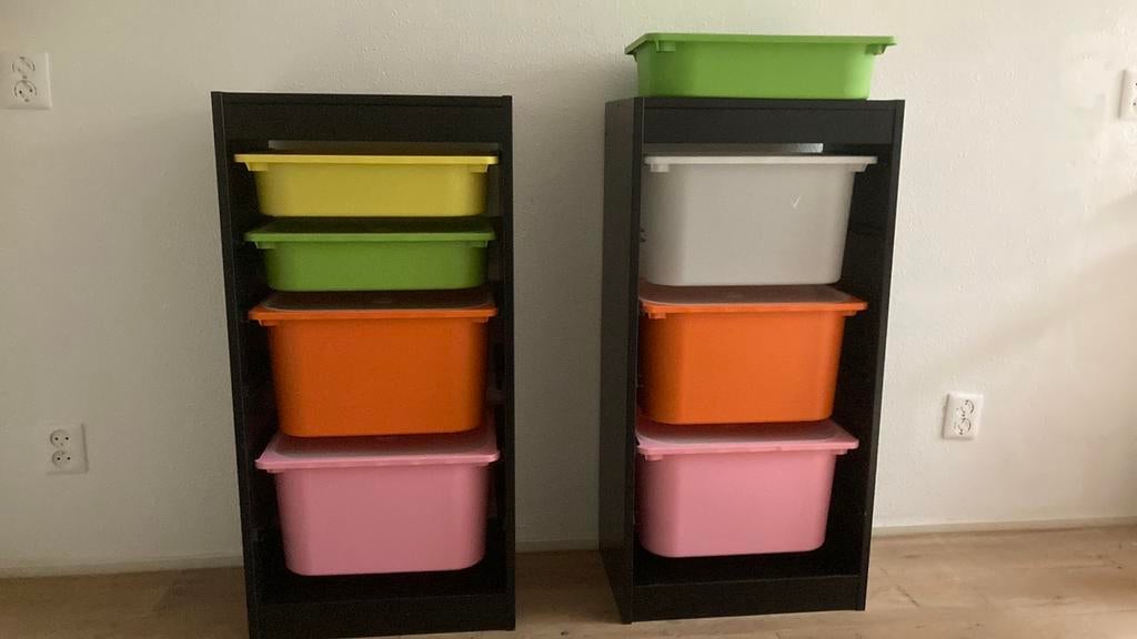 Twee zwarte IKEA speelgoedkasten met bakken, Ophalen, Gebruikt, Kast