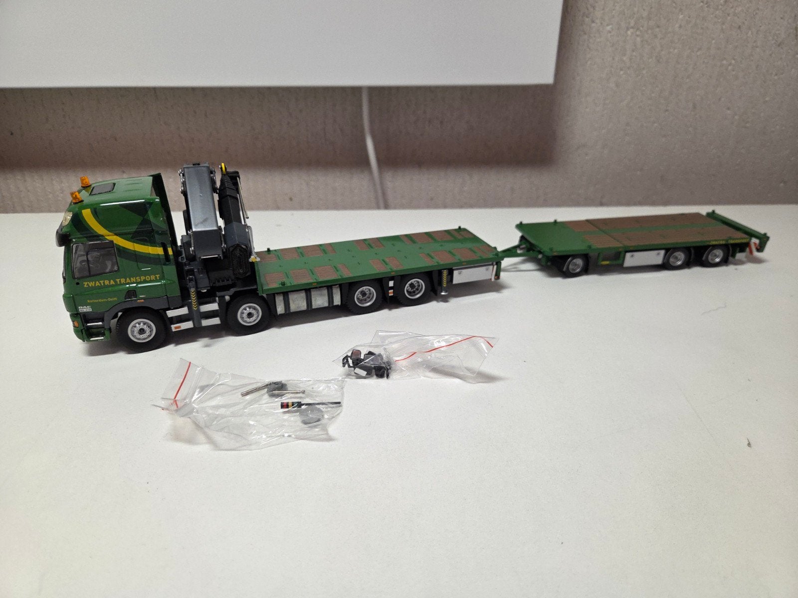 Tekno DAF CF85 vlakke laadvloer combi met kraan, Hobby en Vrije tijd, Ophalen of Verzenden, Zo goed als nieuw, Bus of Vrachtwagen
