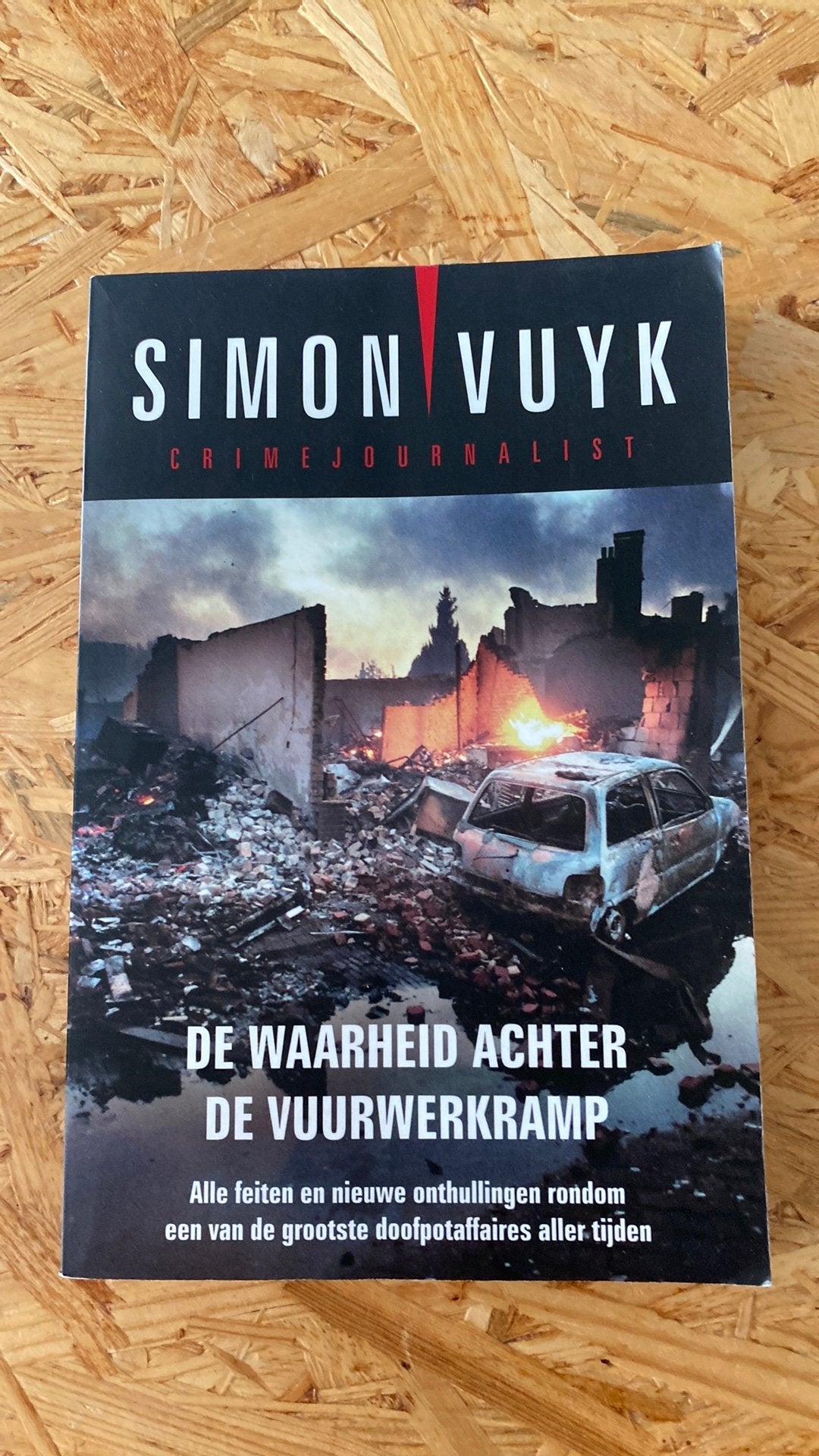 De Waarheid Achter de Vuurwerkramp - Simon Vuyk, Ophalen of Verzenden, Zo goed als nieuw, Simon Vuyk