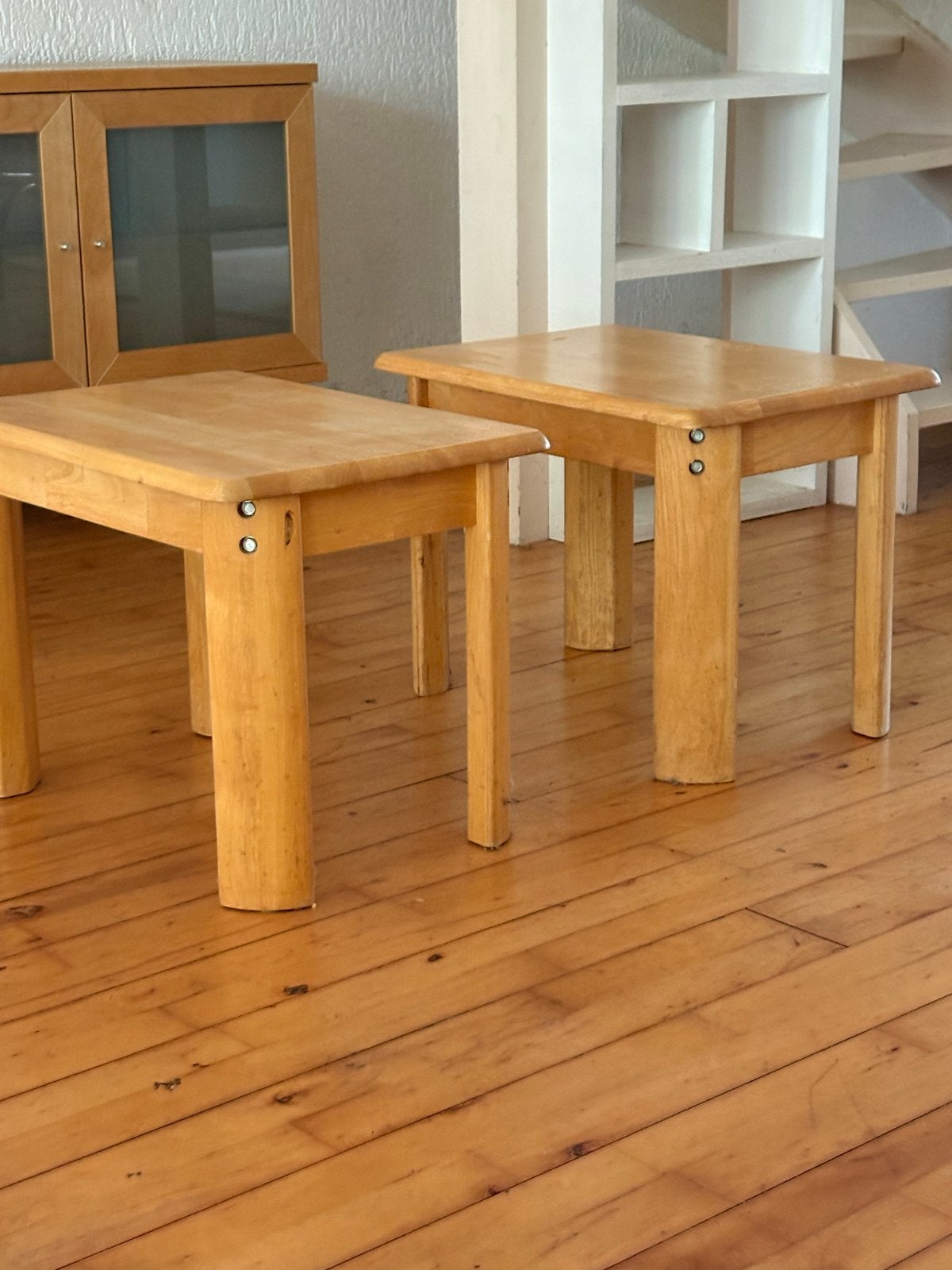 2 stevige houten bijzettafels, Ophalen, Minder dan 45 cm, Minder dan 55 cm, Gebruikt