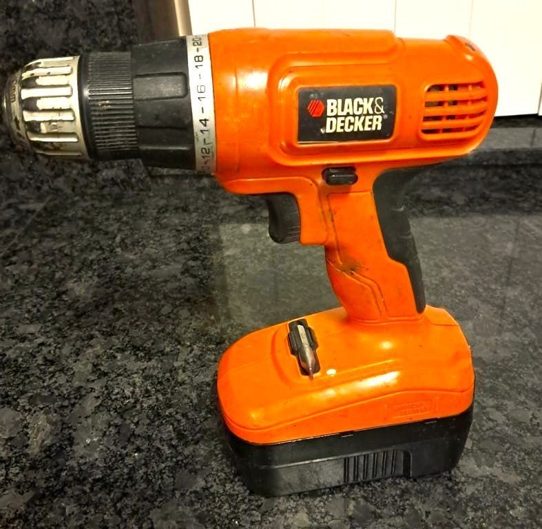 ACCU BOORMACHINE 18VOLT-1500MHA. INCL. OPLADER EN WERKT PERF, Ophalen of Verzenden, Gebruikt, Boormachine
