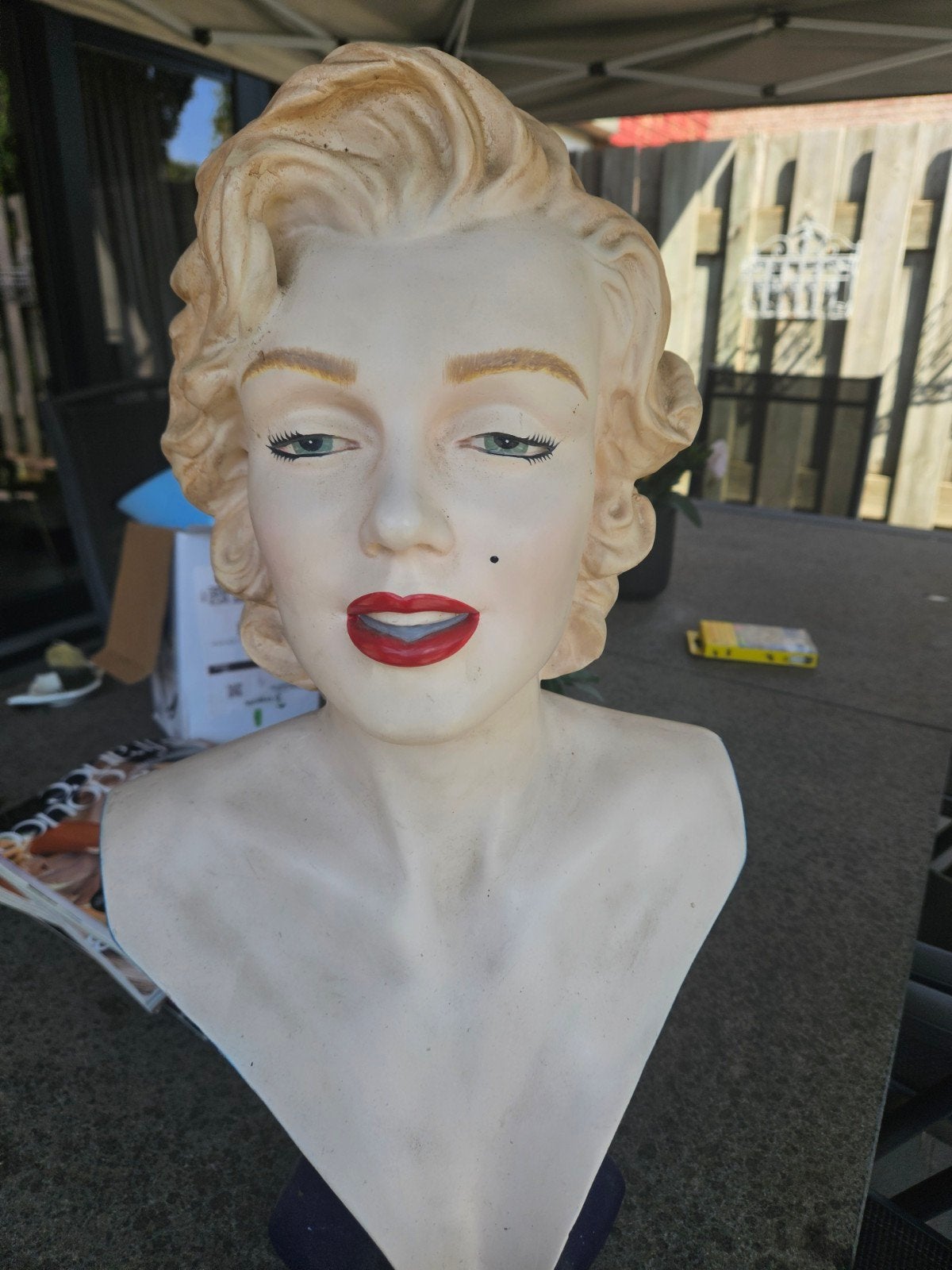 Marilyn Monroe, Ophalen, Zo goed als nieuw