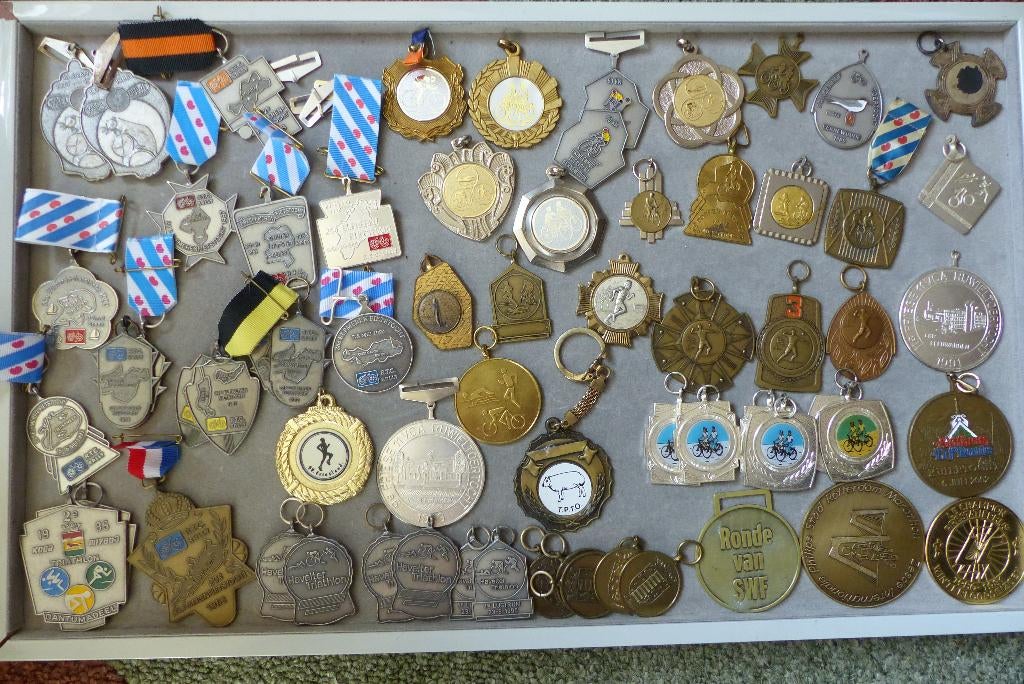 diverse medailles medaille schaats fiets hardlopen, Ophalen of Verzenden, Overige materialen, Nederland
