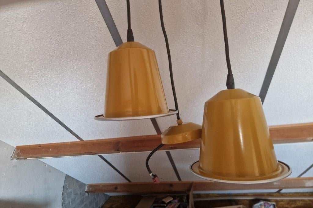 2 industriële hanglampen van Eglo, okergeel, Ophalen of Verzenden, Zo goed als nieuw, Metaal, Minder dan 50 cm