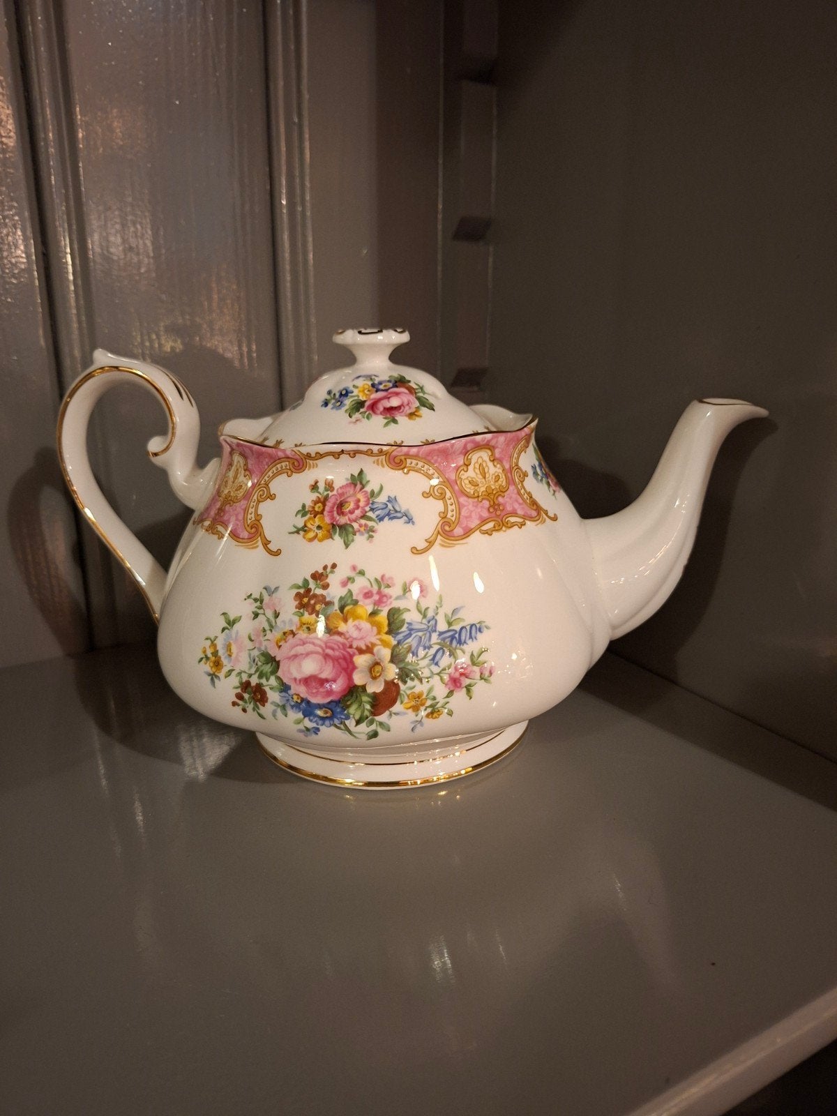 Royal Albert theepot serie Lady Carlyle, Ophalen