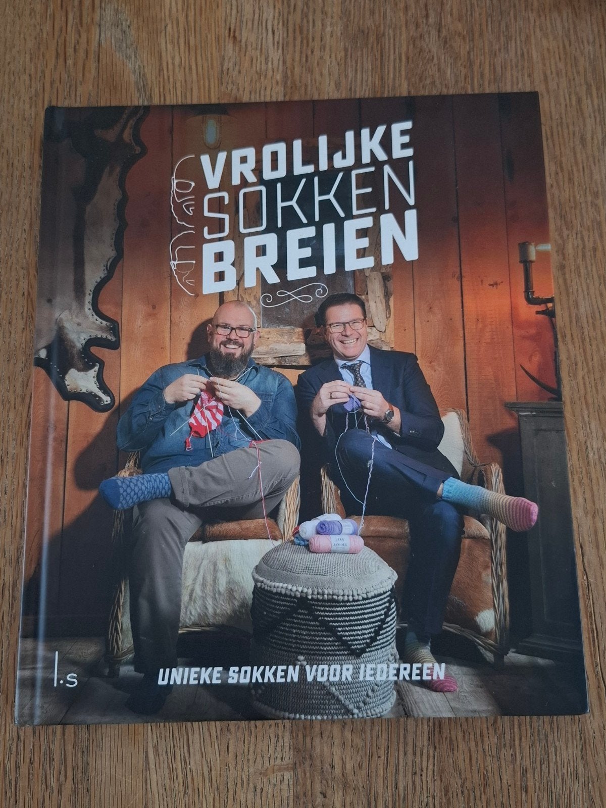 Boek vrolijke sokken breien Nieuw!, Ophalen of Verzenden, Nieuw, Breien, Patroon of Boek