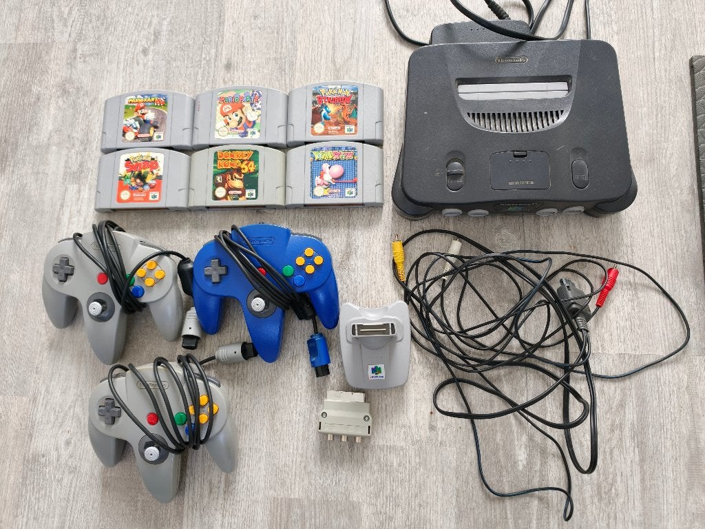 Nintendo 64 set + Expansion Pak + 3 controllers + 6 games, Gebruikt, Overige genres, Ophalen of Verzenden, 3 spelers of meer