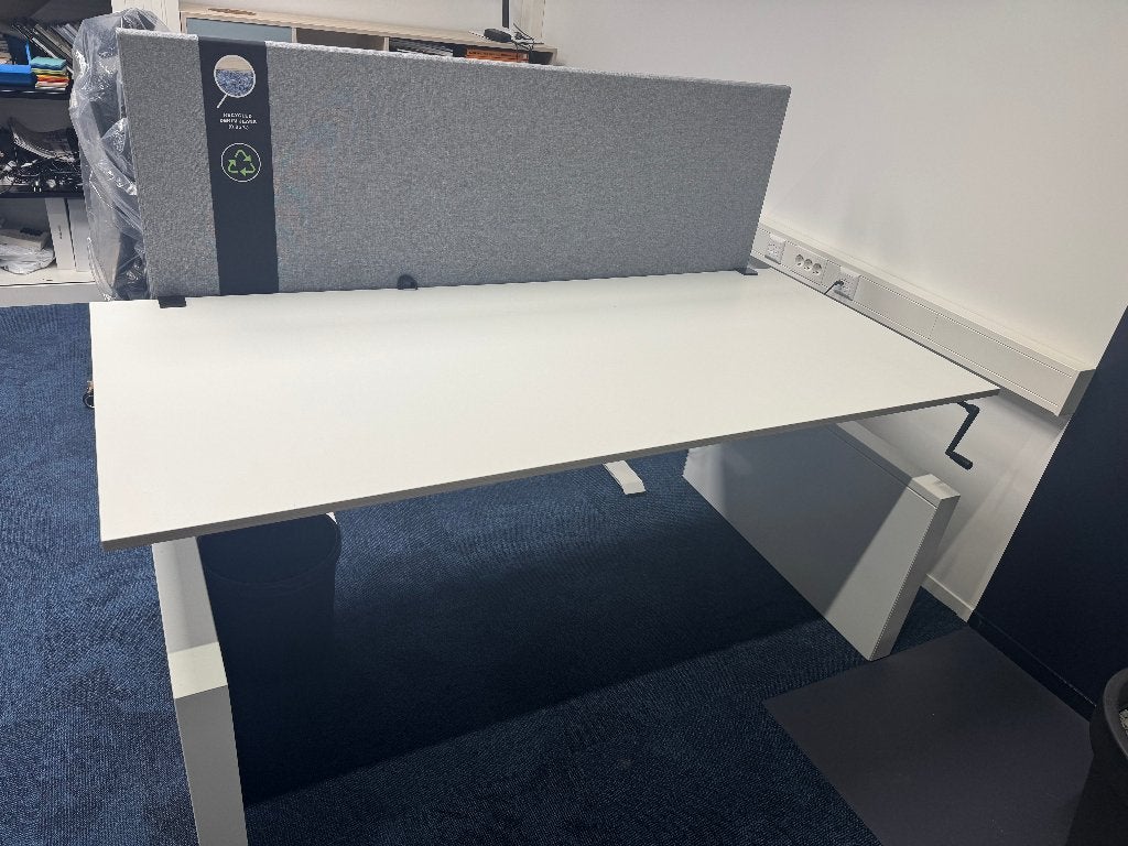 bureau/werkbureau, Ophalen, In hoogte verstelbaar, Zo goed als nieuw, Overige merken