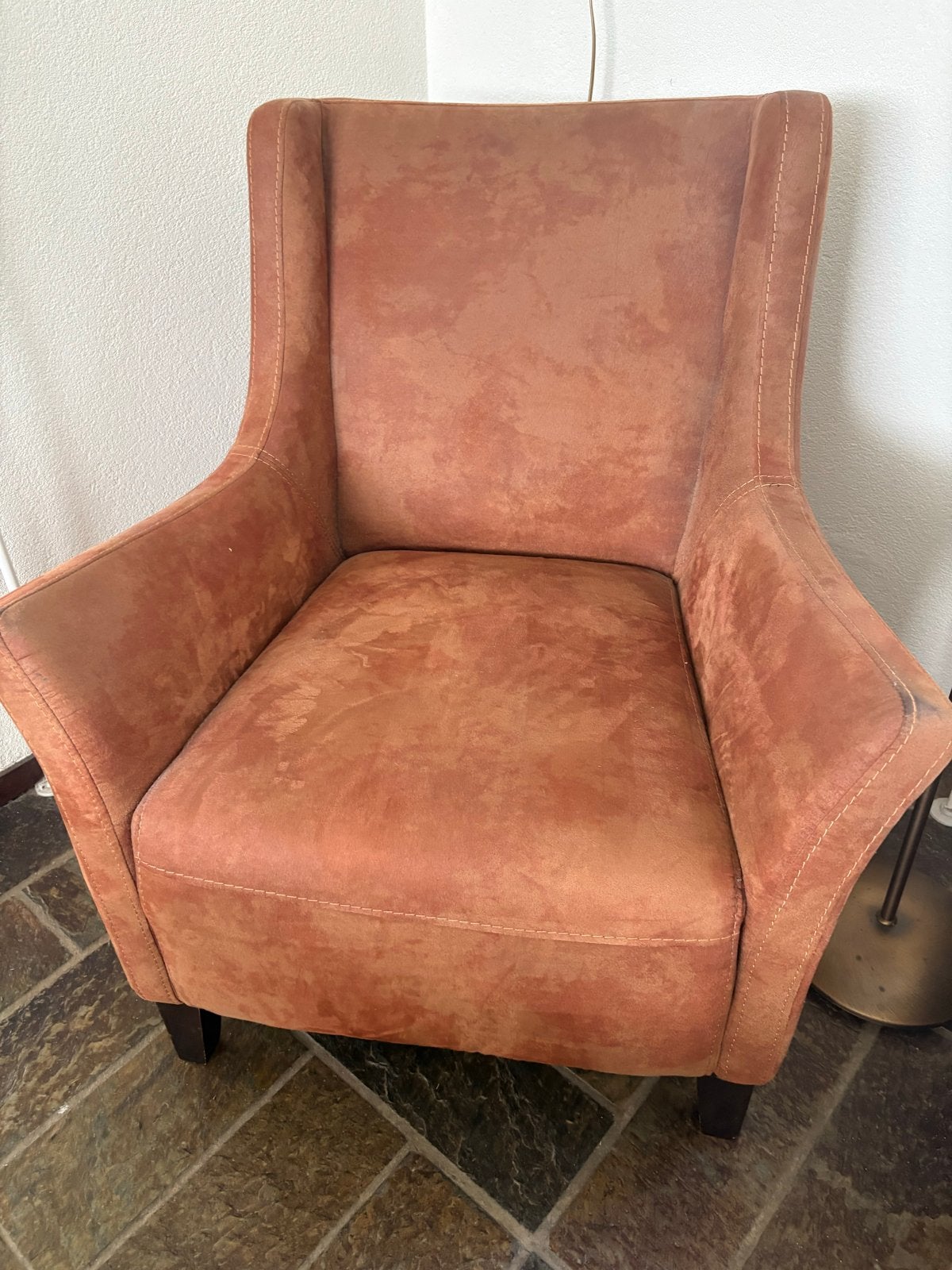 Comfortabele fauteuil in terracotta kleur, Ophalen, Gebruikt, 75 tot 100 cm, Stof