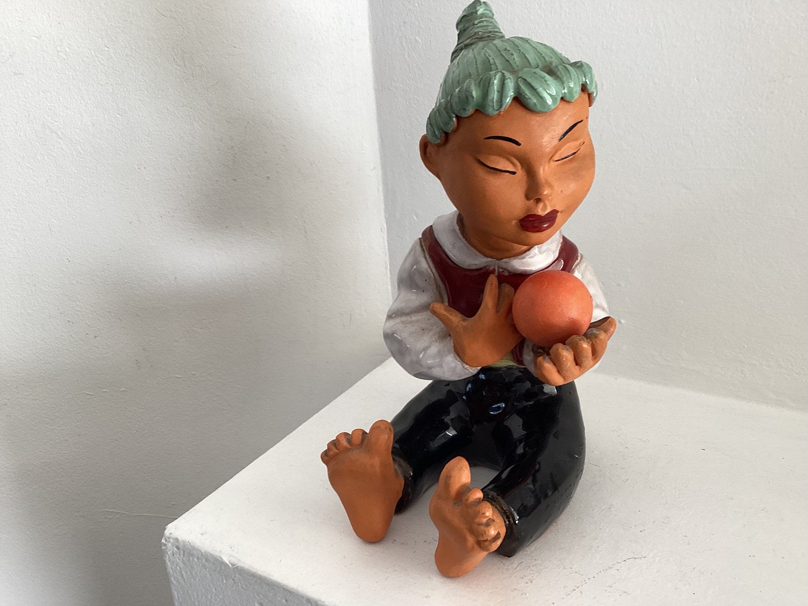 Figuur van keramiek met bal art deco ,Gretl Braun., Ophalen of Verzenden