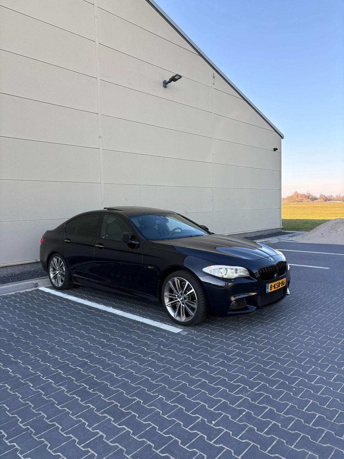 BMW 528i F10 245PK | Automaat | Camera | CarPlay | Trekhaak, Auto's, Automaat, 2000 kg, Zwart, Particulier