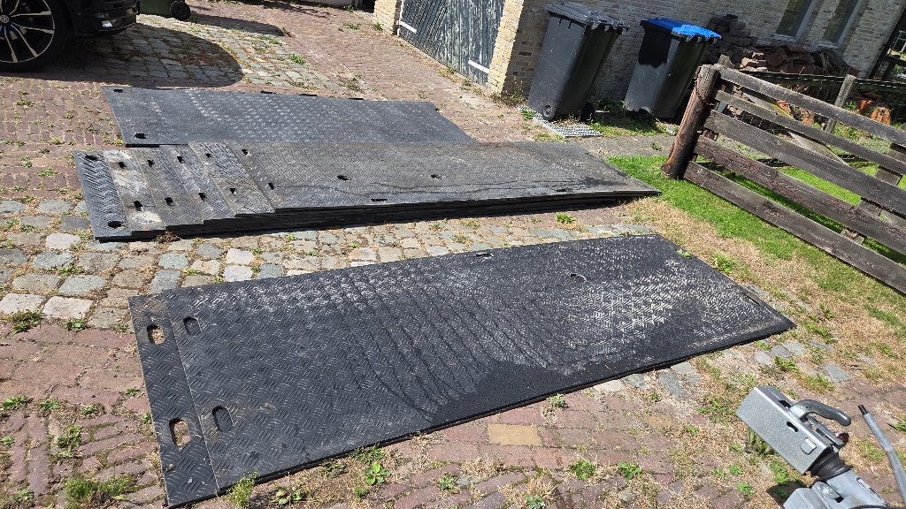 Set van 8 gebruikte kunststof rijplaten met 11 koppelstukken, Doe-het-zelf en Verbouw, Ophalen, Gebruikt, Overige materialen, Minder dan 20 mm