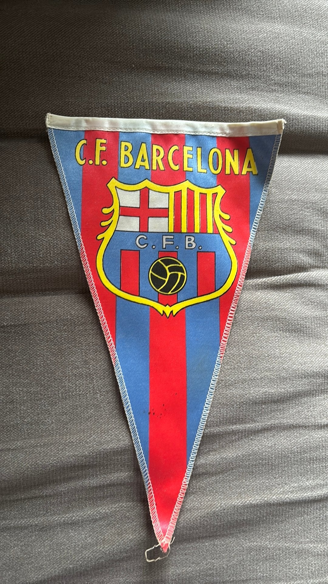 Oud vaantje fc barcelona, Verzenden, Zo goed als nieuw, Buitenlandse clubs, Vaantje of Sjaal