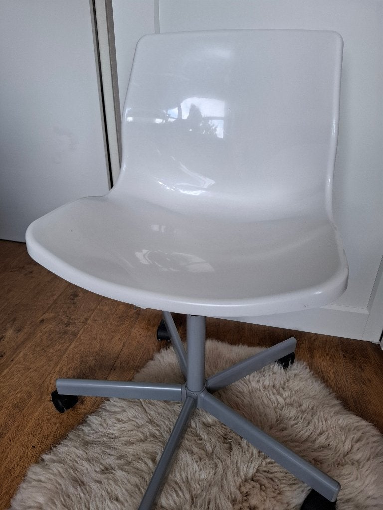 Witte bureaustoel Ikea 2 stuks, Ophalen, Zo goed als nieuw, Wit, Bureaustoel