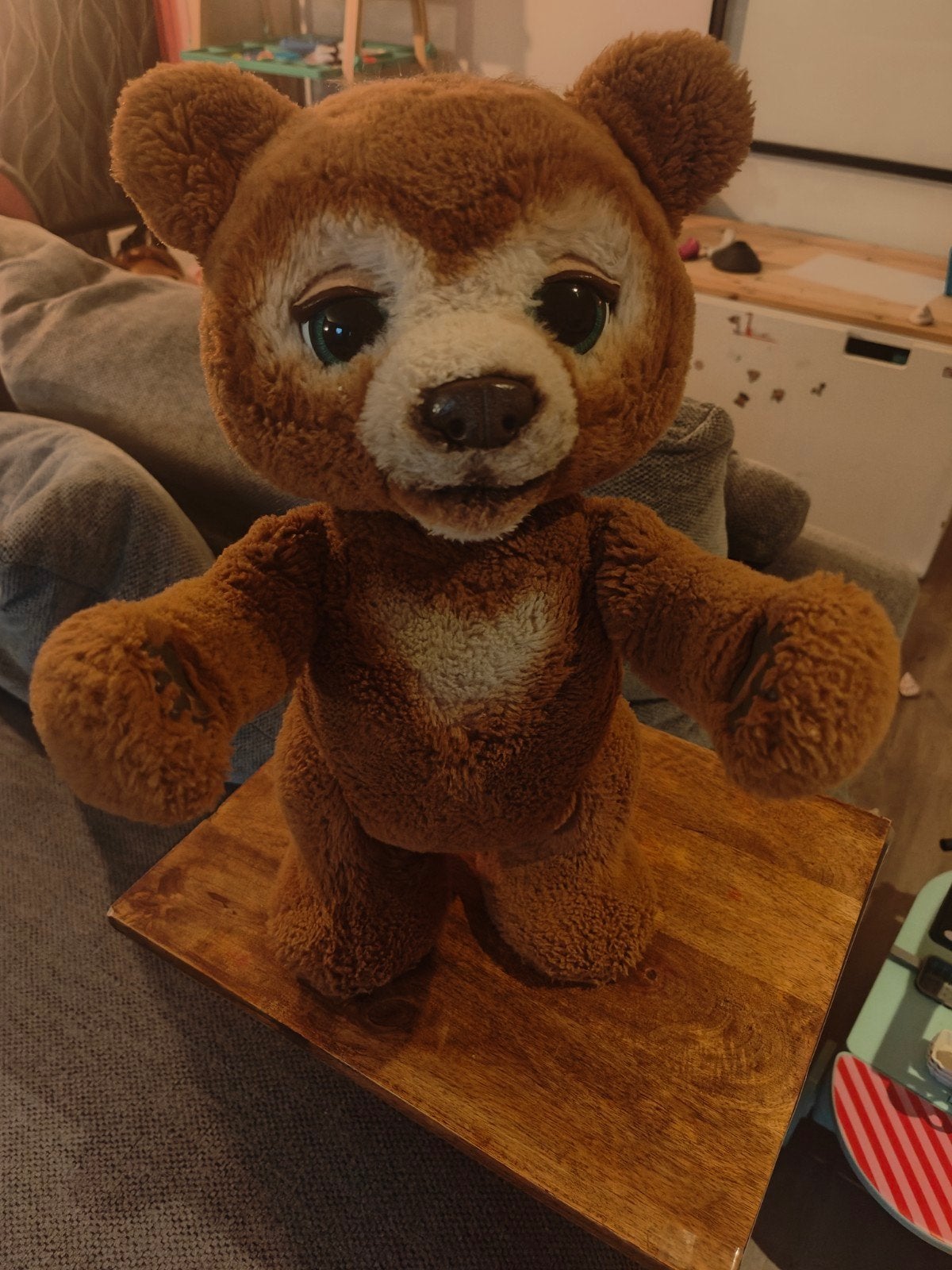 Interactieve bruine knuffelbeer - maakt geluid en beweegt, Kinderen en Baby's, Speelgoed | Knuffels en Pluche, Gebruikt, Beer