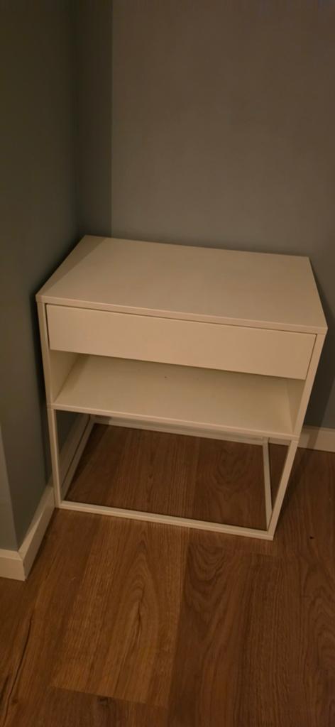 IKEA Vikhammer nachtkastjes 2 stuks, Ophalen, Zo goed als nieuw, Minder dan 45 cm