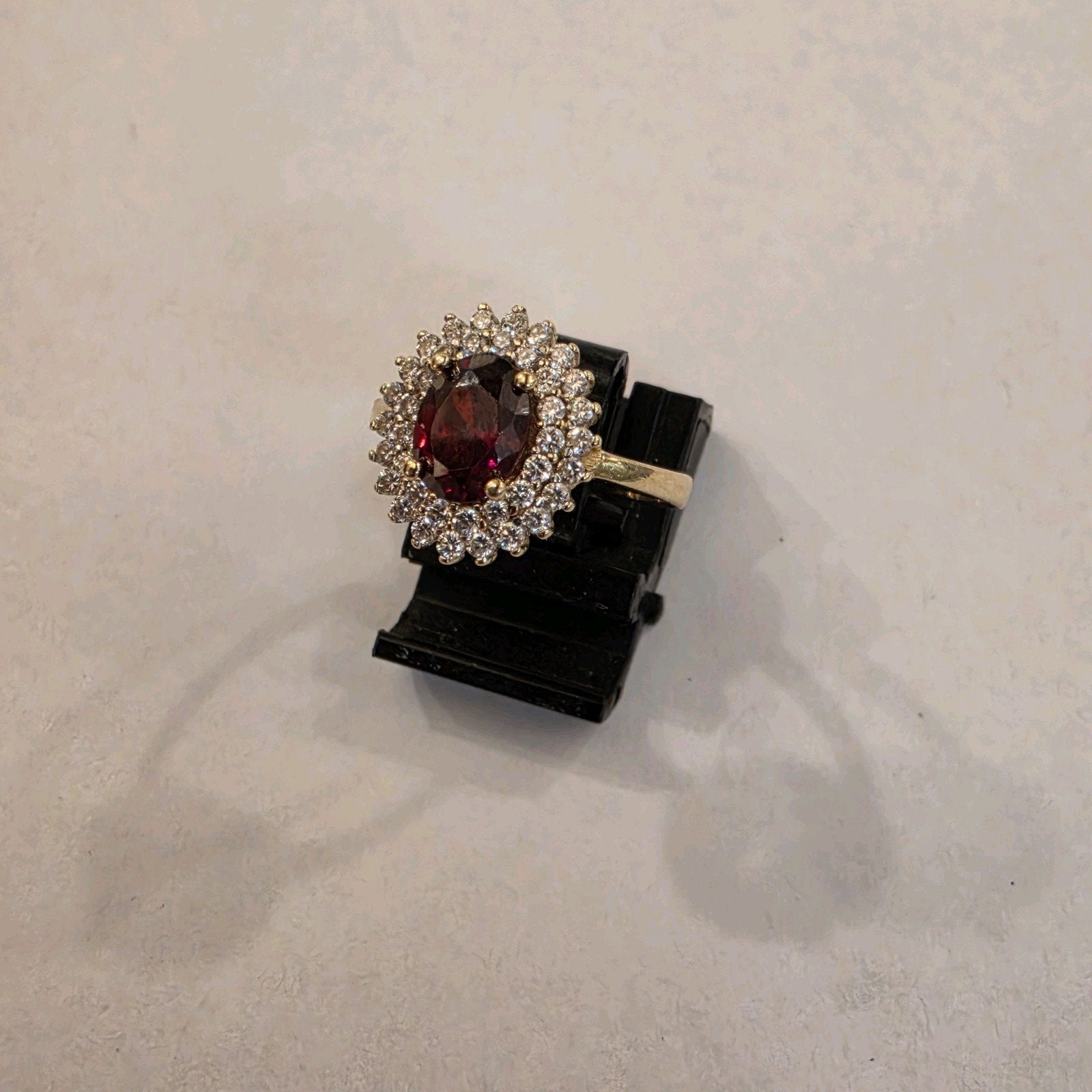 Vintage 14 karaats gouden rozet ring met Robijn & Zirkonia's, Met kristal, 18 tot 19, Ophalen of Verzenden, Zo goed als nieuw