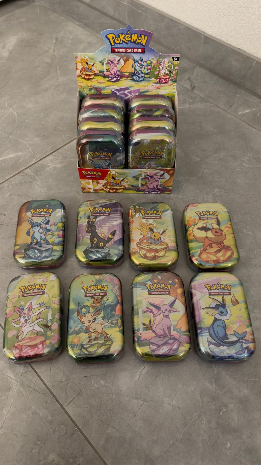 Prismatic Evolutions mini tin - Display, Ophalen of Verzenden, Nieuw