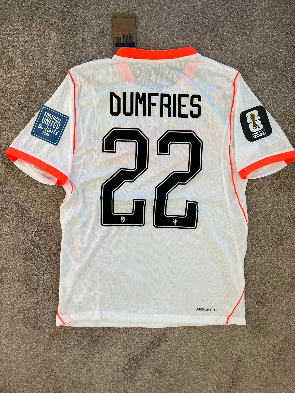 Oranje WK 2026 uitshirt Denzel Dumfries #22 Maat M, Maat M, Ophalen of Verzenden, Nieuw, Shirt