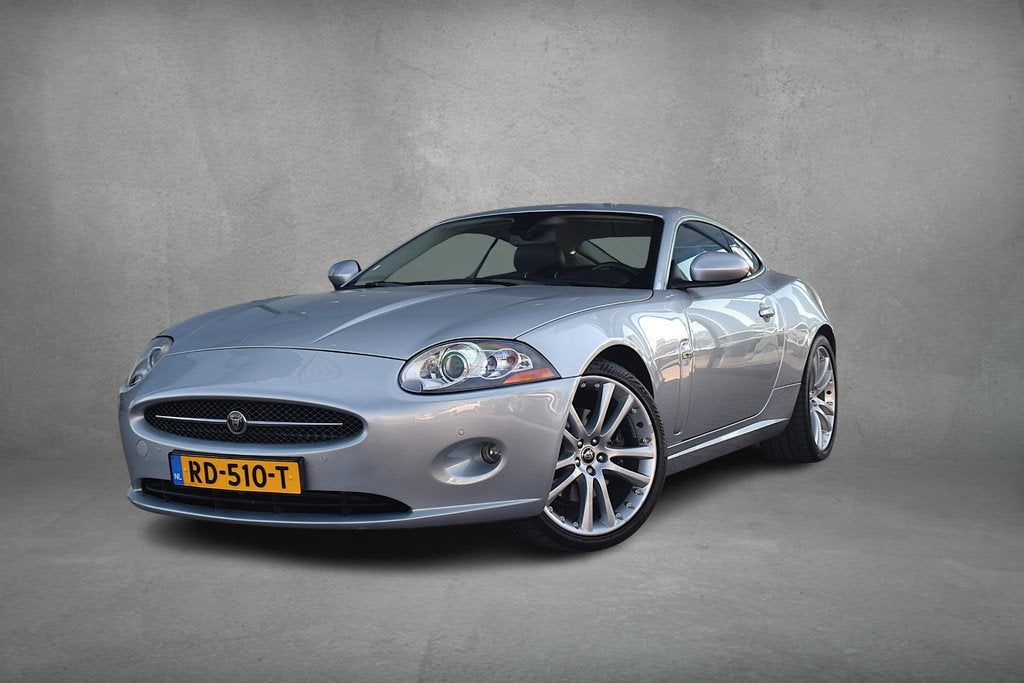 Jaguar XK 4.2 V8 Coupé | Sportuitlaat | 20" | Keyless | Sto, Parkeersensor, Achterwielaandrijving, Gebruikt, 8 cilinders