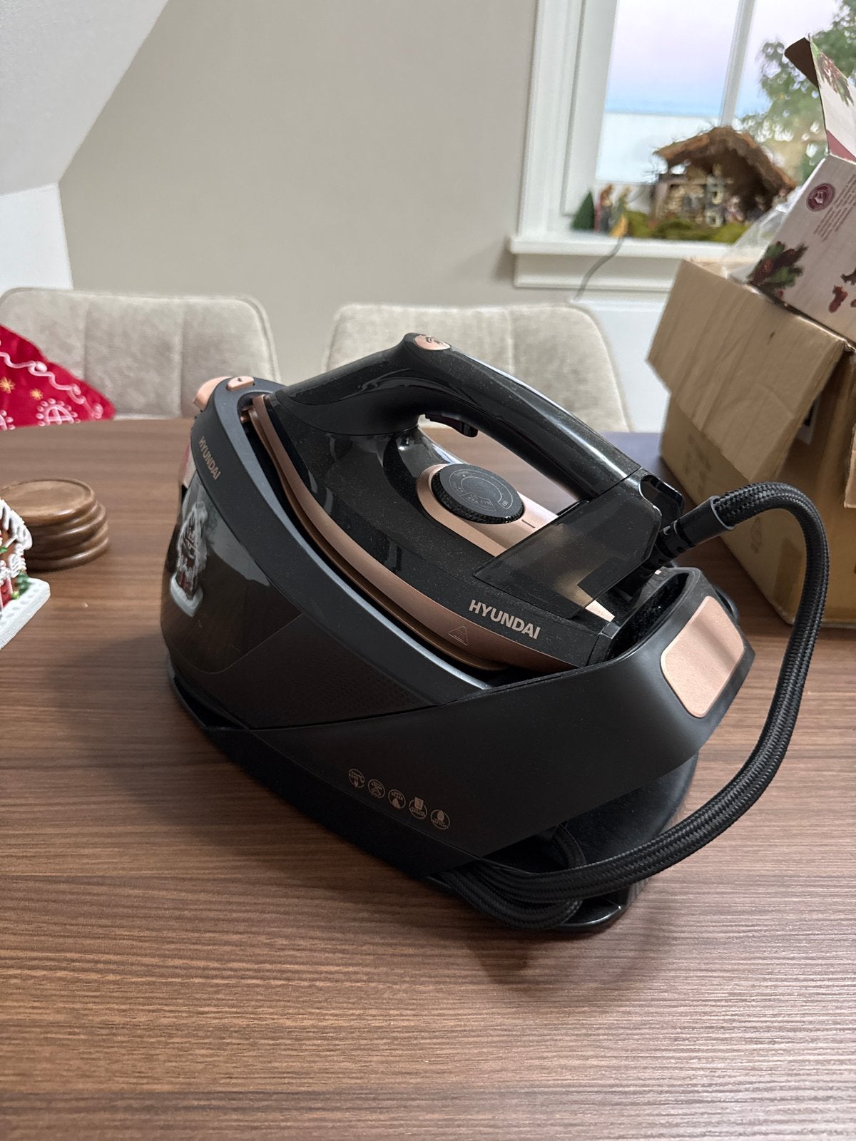 Nieuw! Hyundai Stoomstrijkijzer met Snoer - Zwart/Roségoud, Witgoed en Apparatuur, Ophalen, Zo goed als nieuw, Strijkijzer met snoer