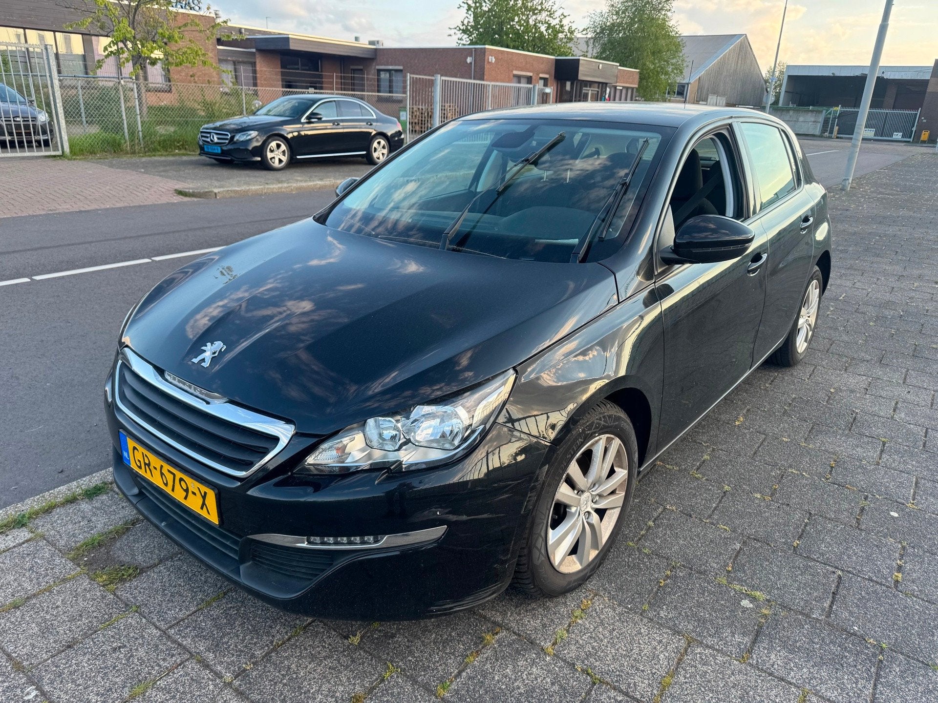 Peugeot 308 1.2 BENZIN THE CAR SMOKE !, Voorwielaandrijving, Gebruikt, Euro 6, 1199 cc