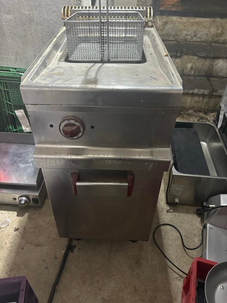 Professionele Stroomkracht Frituurpan 14L, 4 liter of meer, Ophalen, Gebruikt