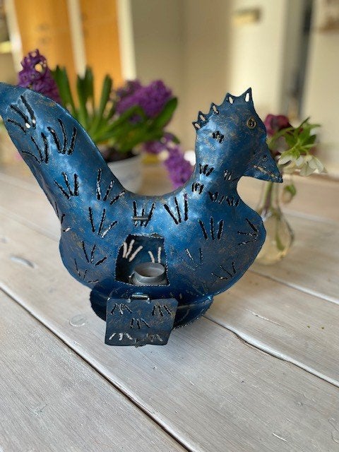Vintage blauw metalen haan /kip. Theelichtje / Pasen., Ophalen