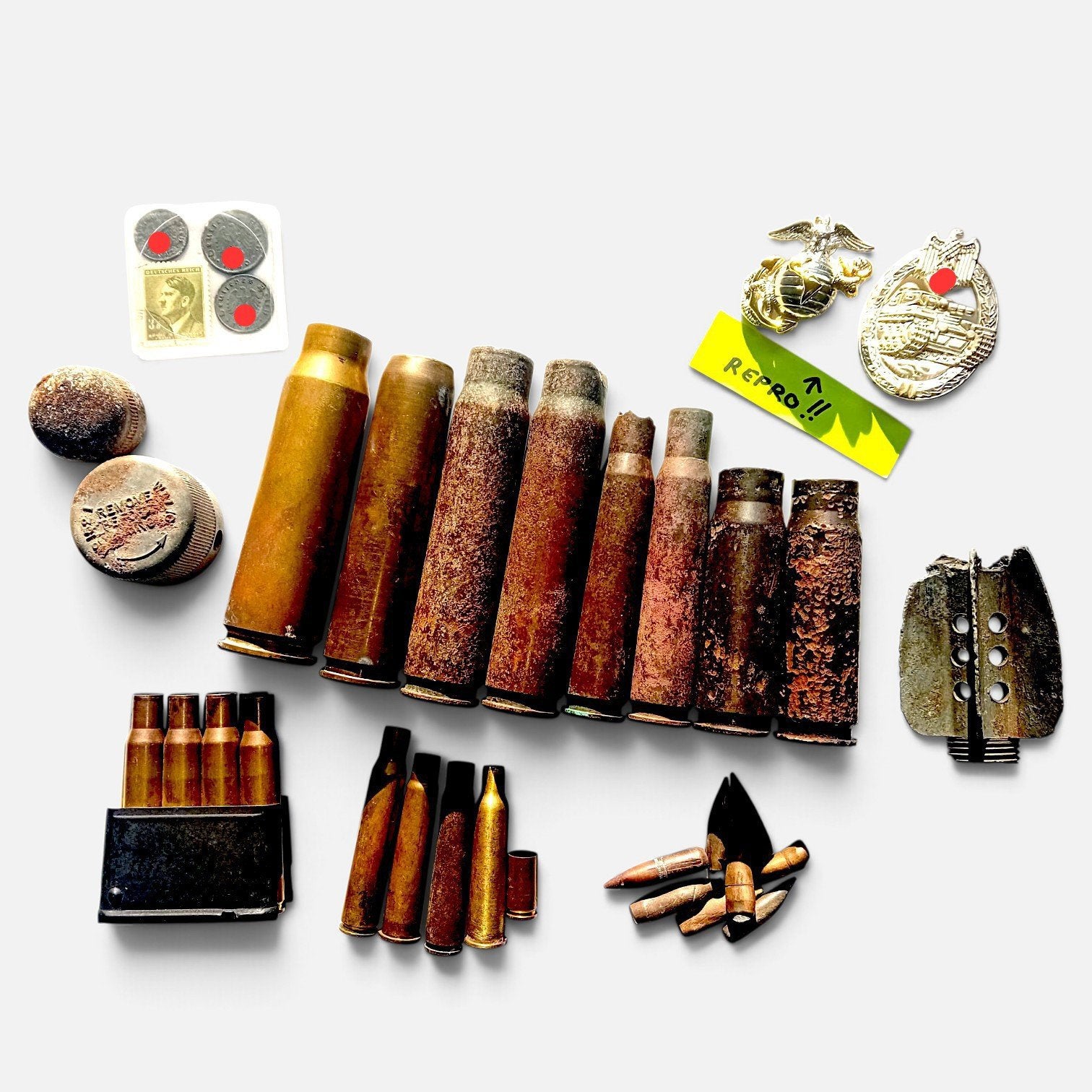 WO2 Militaria Lot Hulzen Garand Clip Mortier Repro Badges, Verzamelen, Ophalen of Verzenden, Landmacht, Duitsland, Hulzen of Bodemvondsten