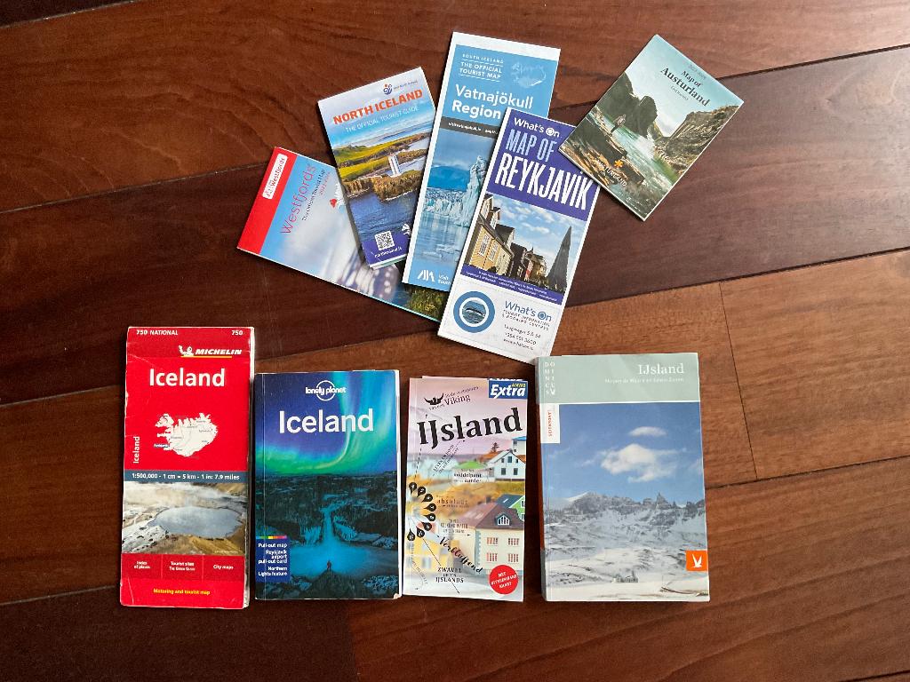 Gidsen en kaart IJsland, Europa, Reisgids of -boek, Ophalen, Gelezen