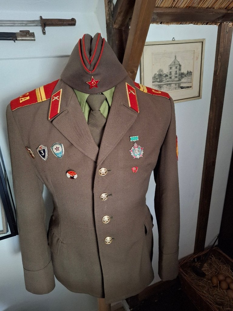 Sovjet uniform compleet, Verzamelen, Militaria | Algemeen, Ophalen of Verzenden, Landmacht, Overige gebieden, Kleding of Schoenen