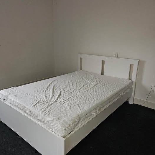 IKEA BED, Huis en Inrichting, Ophalen, Wit, Tweepersoons, 140 cm