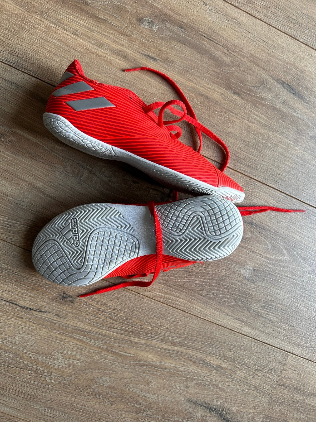 Adidas Zaalschoenen Maat 36 Rood, Sportschoenen, Ophalen of Verzenden, Zo goed als nieuw, Jongen