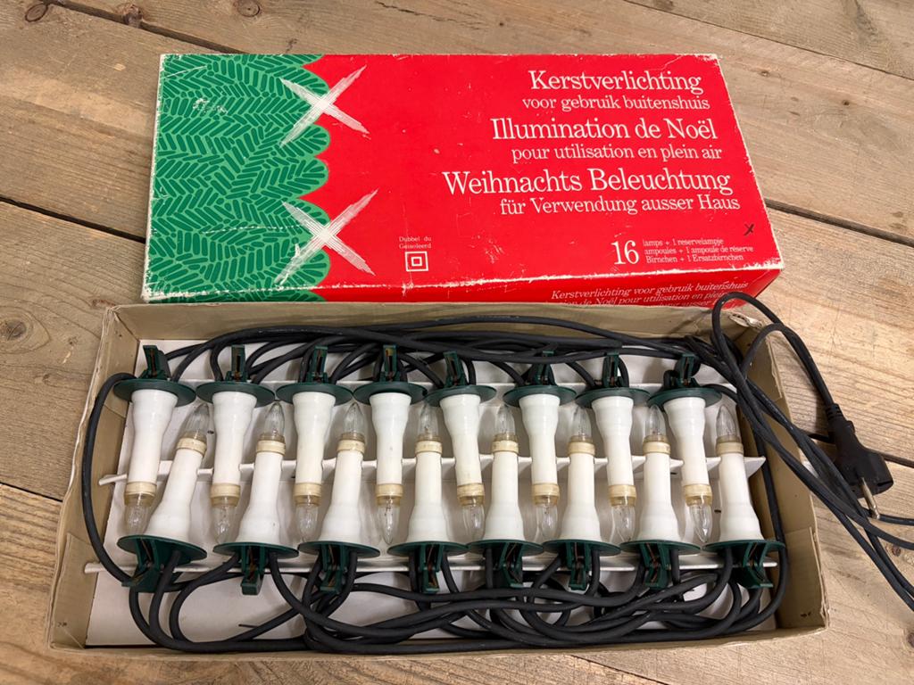 Oude kerstverlichting voor buiten, Ophalen
