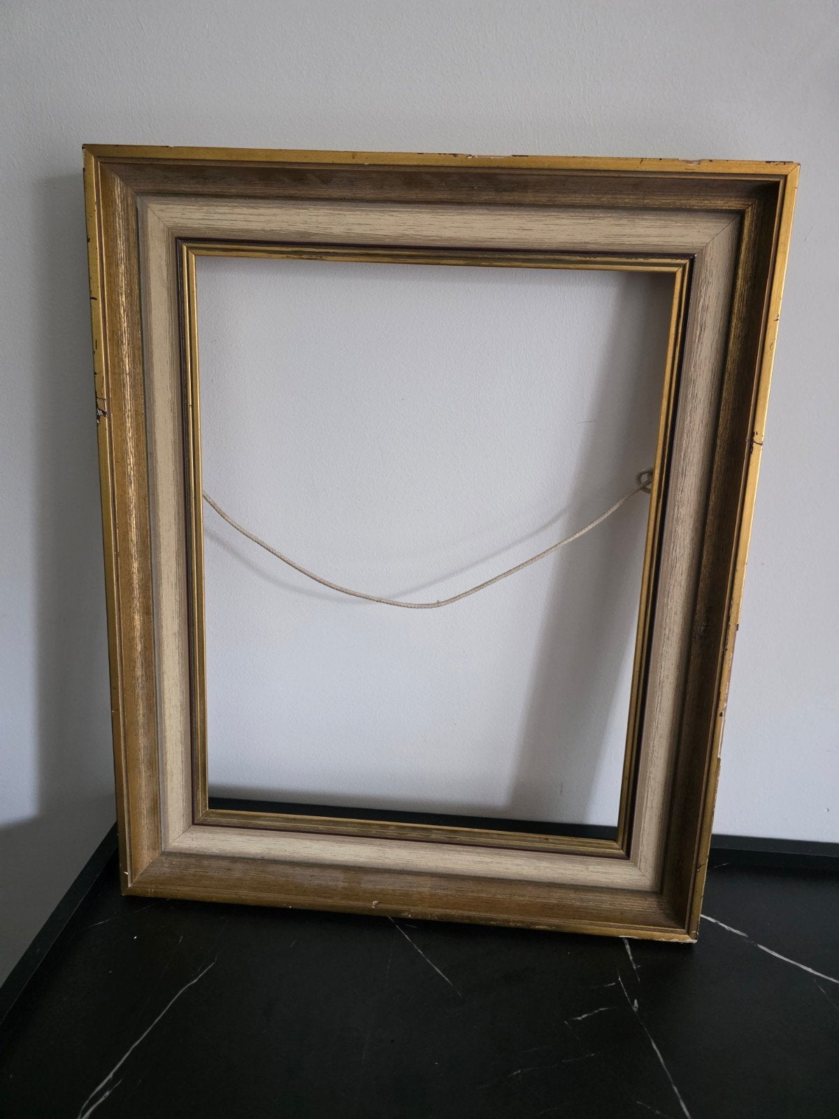 Sierlijke houten lijst met wit/goud accent 
Mooi, Ophalen of Verzenden, Goud, Fotolijst