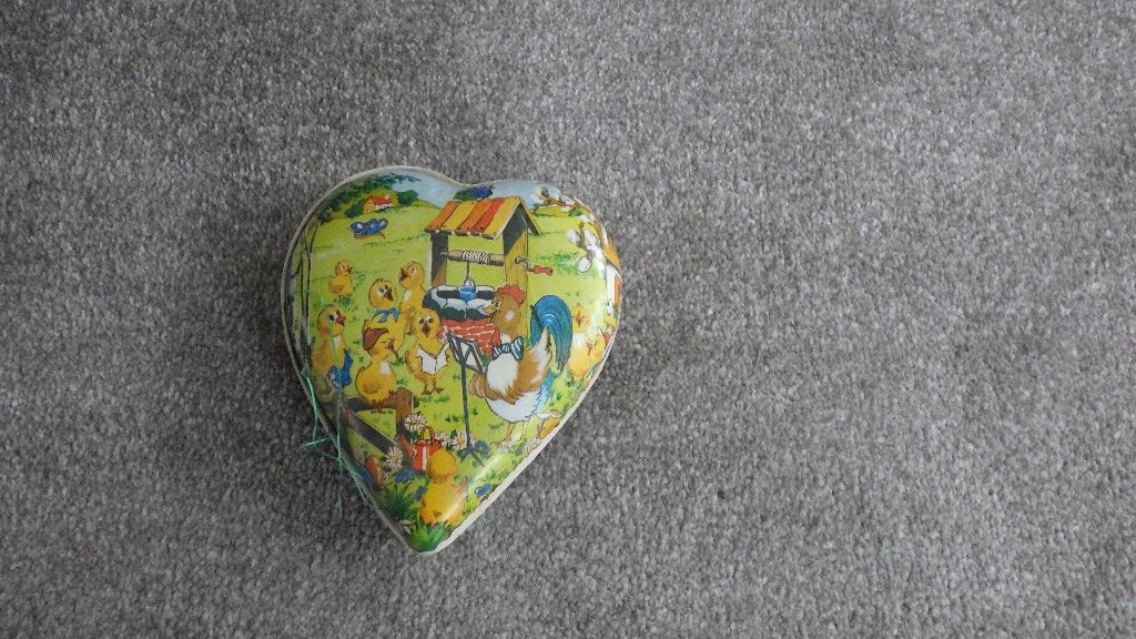 bijzondere vintage paascontainer van papier, Diversen, Pasen, Ophalen of Verzenden, Gebruikt