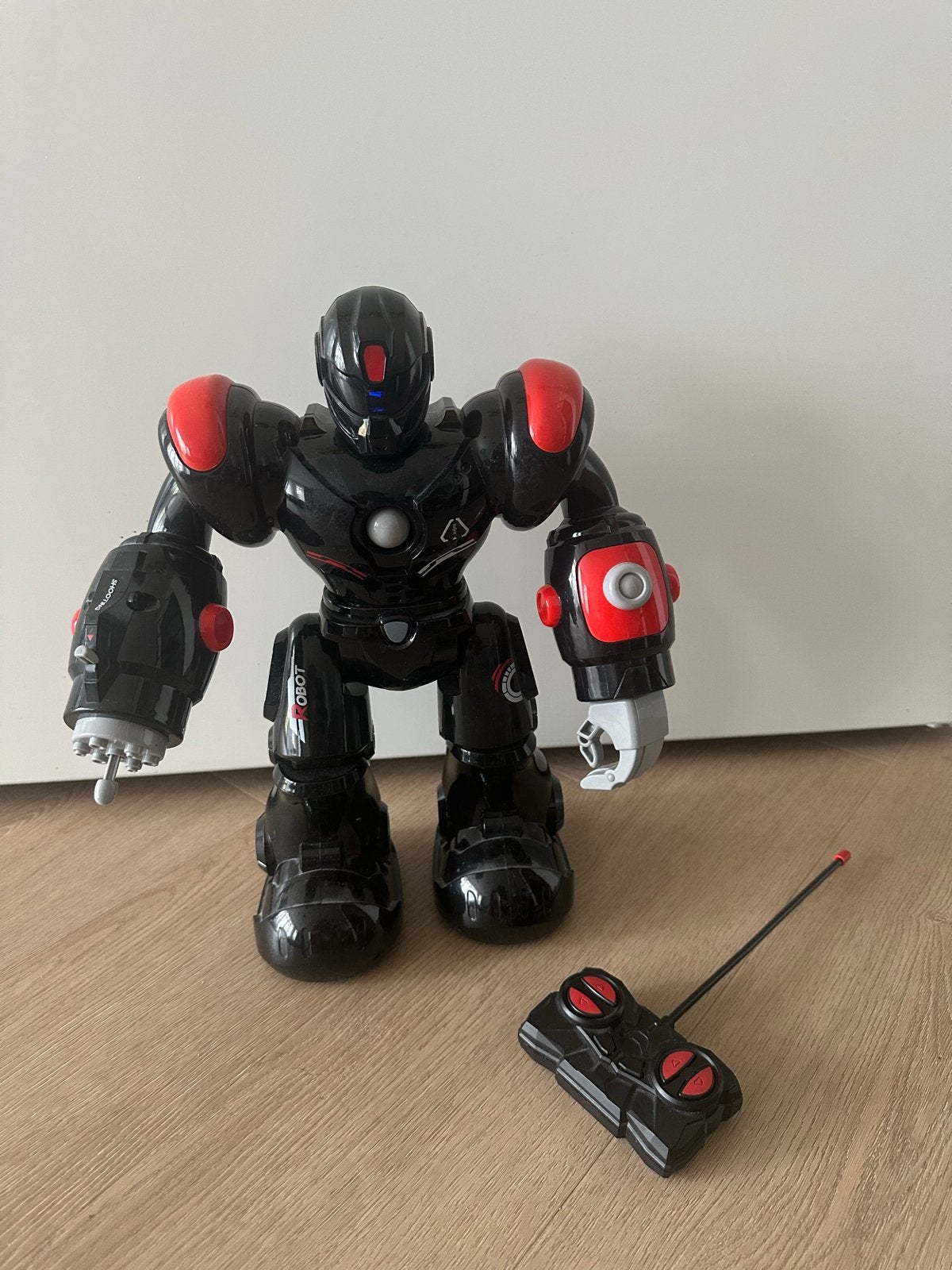 Robot met Afstandsbediening - Zwart/Rood, Ophalen of Verzenden, Gebruikt