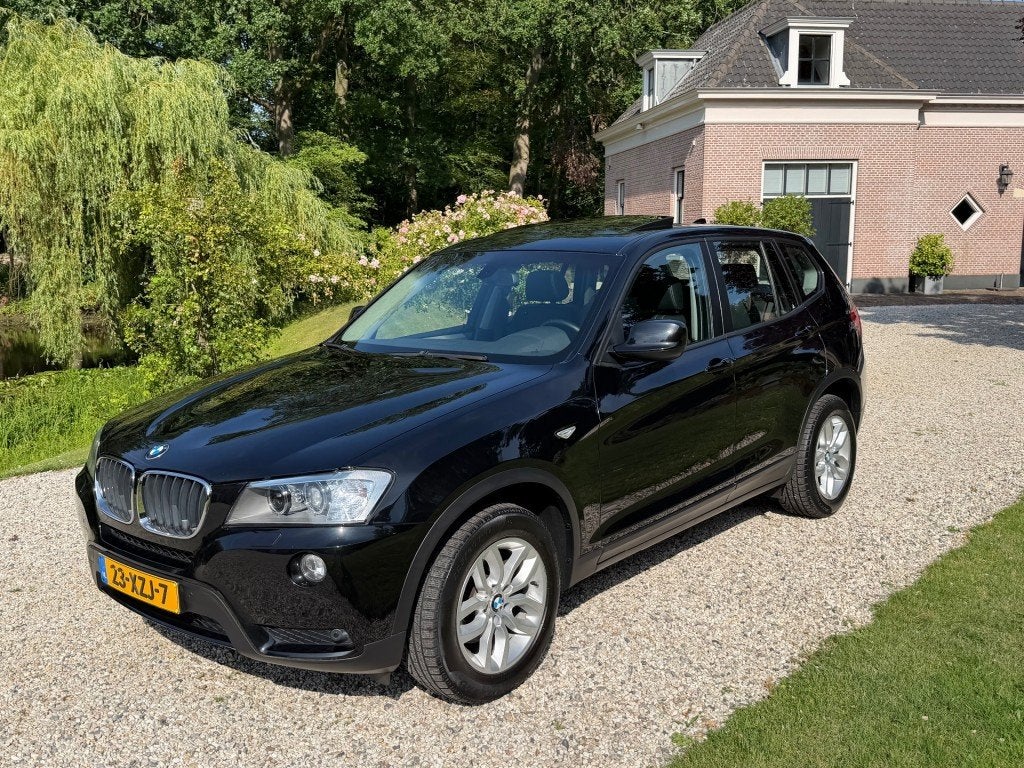 Bmw X3 2.0i X-DRIVE Upgrade Edition NL-auto 1e eig. PANORAMA, Auto's, BMW, Gebruikt, 4 cilinders, Zwart, Bedrijf