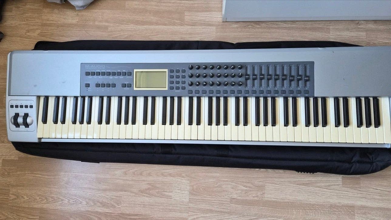 M-Audio Keystation Pro 88 MIDI Controller (USB gevoed), Muziek en Instrumenten, Midi-apparatuur, Ophalen, Gebruikt