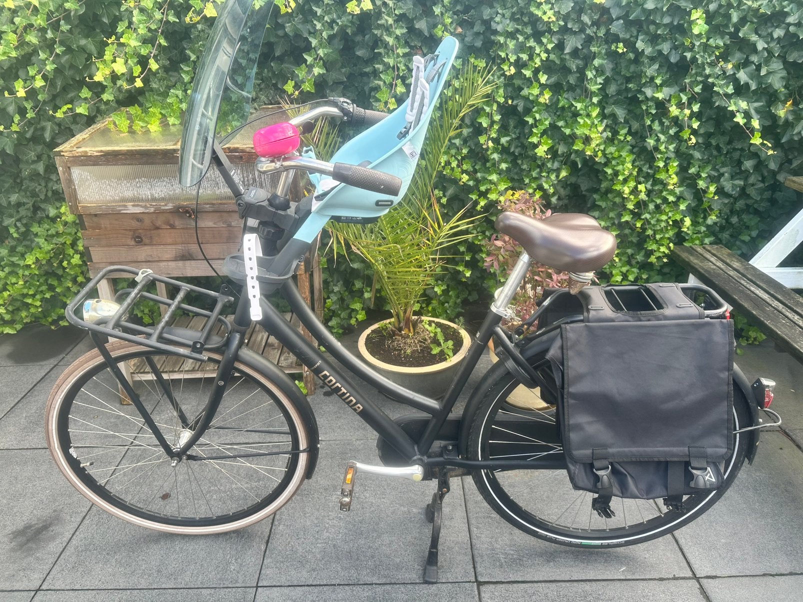 Corrtina Damesfiets met urban iki voor zitje en fietstassen, Terugtraprem, Gebruikt, 47 tot 50 cm, Dubbele standaard