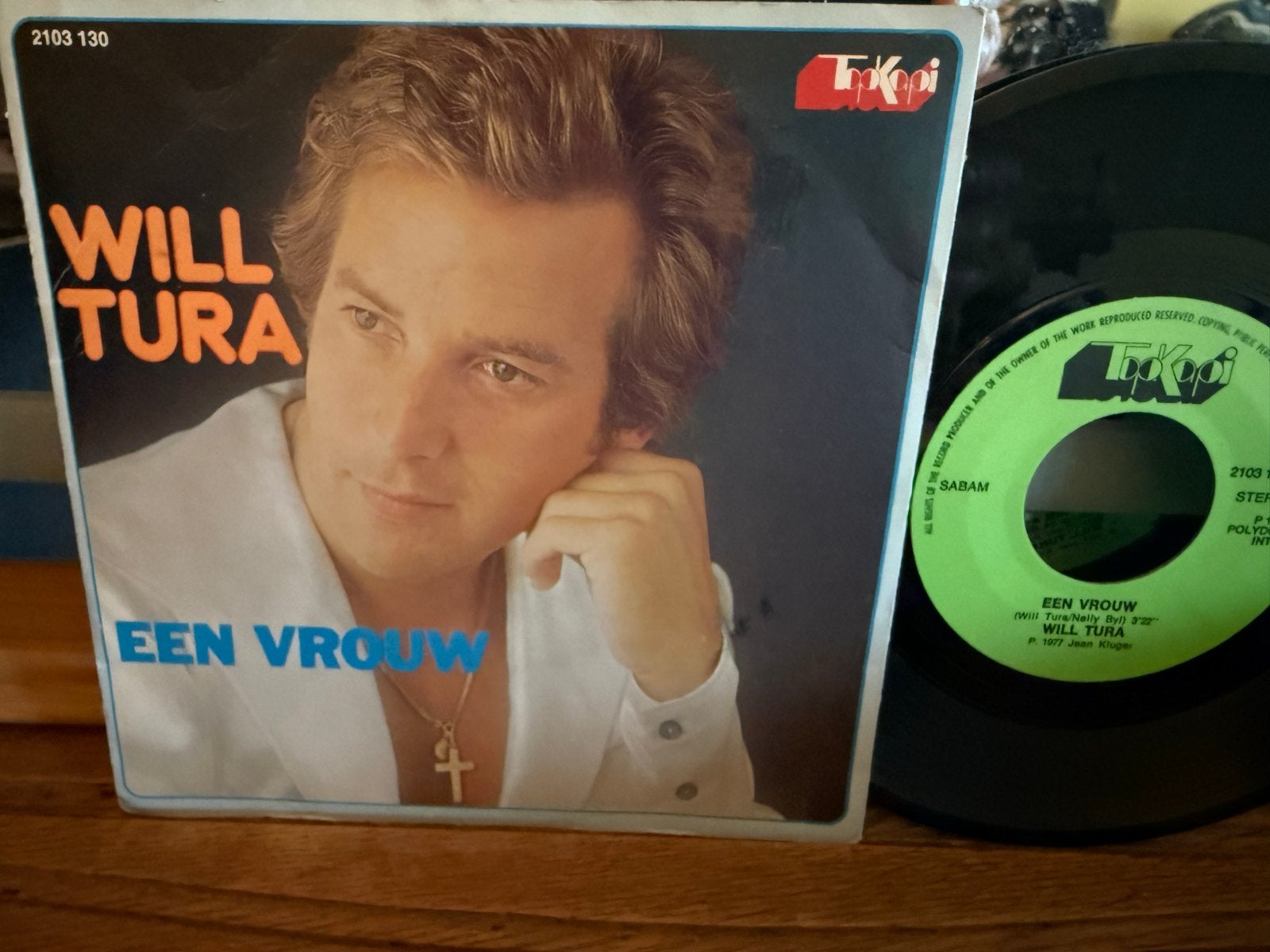 Will Tura - Een Vrouw / Hij is nog geen Aznavour (Single), Originele persing, 7 inch, Ophalen of Verzenden, Zo goed als nieuw