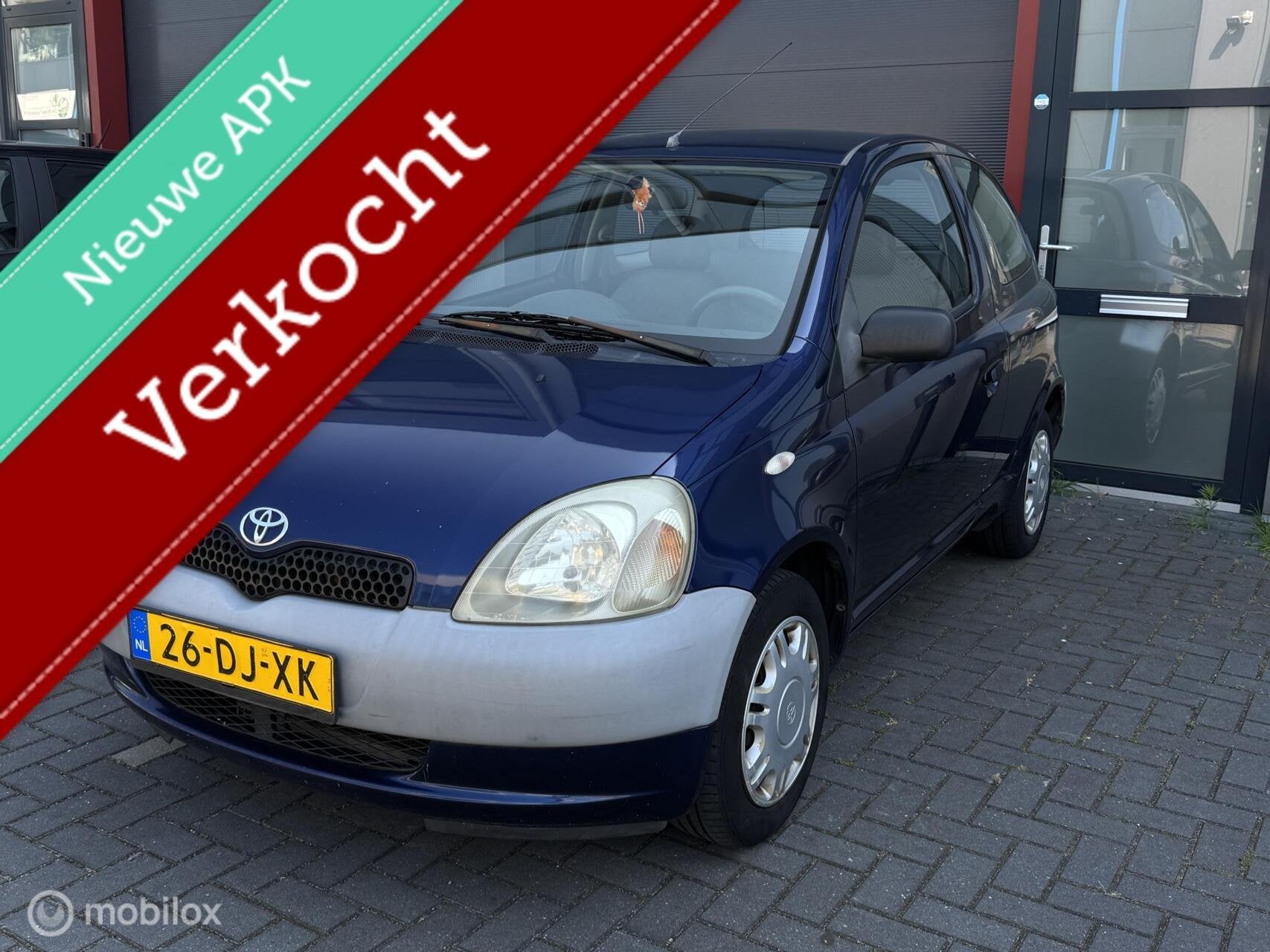 Toyota Yaris 1.0-16V VVT-i Terra Boekjes, NIEUWE APK., Auto's, Stof, Gebruikt, 4 cilinders, 68 pk