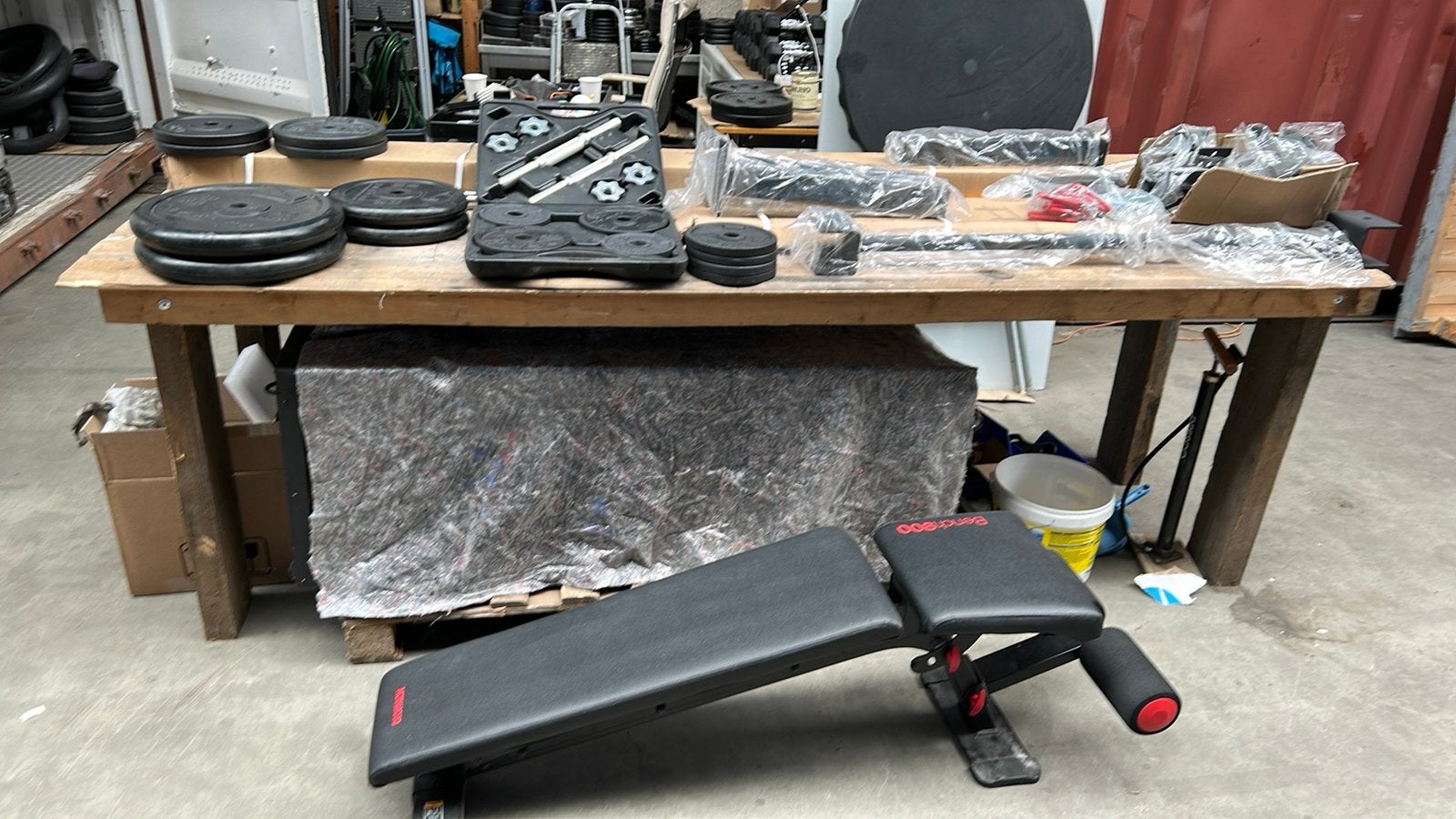 Inklapbare squat, bankdrukrack voor aan de muur totaal 130kg, Ophalen, Zo goed als nieuw, Krachtstation