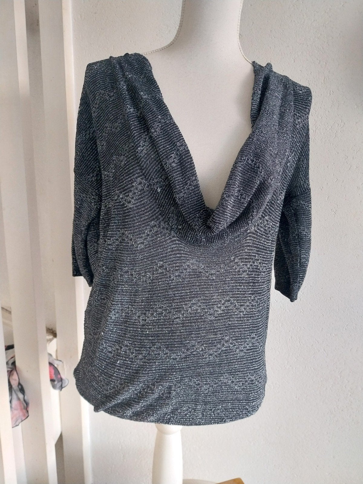 Glitter trui met watervalhals en open rug maat S Amisu, Kleding | Dames, Tops, Maat 38/40 (M), Ophalen of Verzenden, Lange mouw