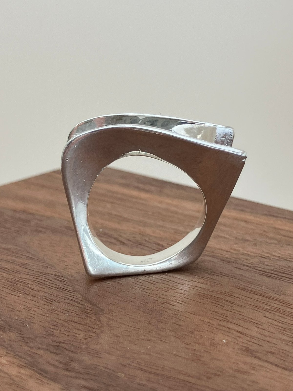 Zilveren design ring, 18 tot 19, Ophalen of Verzenden, Zo goed als nieuw, Dame