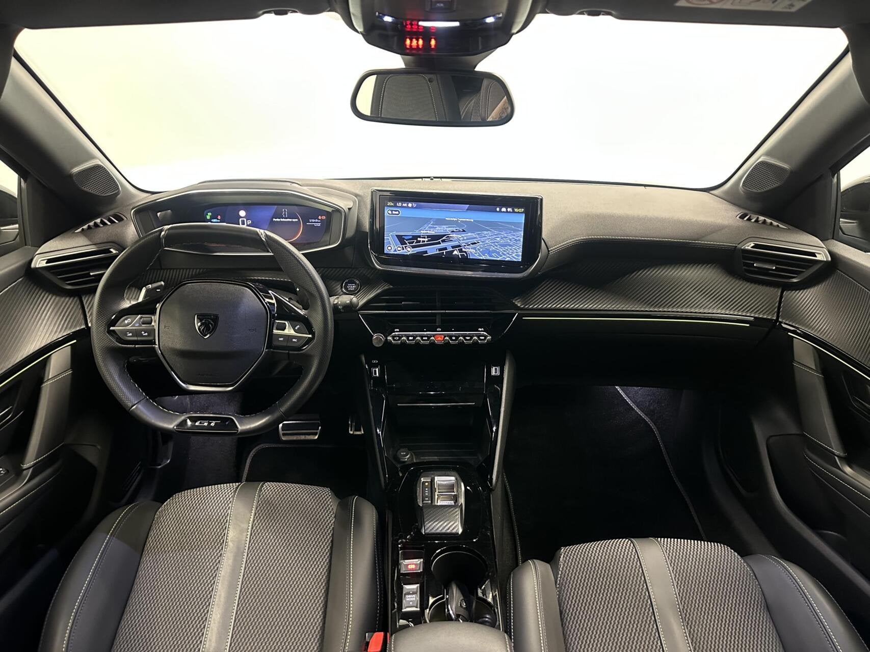 Peugeot 208 1.2 Hybrid 145 e-DCS6 GT CAMERA CARPLAY ADAPTIEF, Auto's, 145 pk, 1203 kg, Gebruikt, 1199 cc