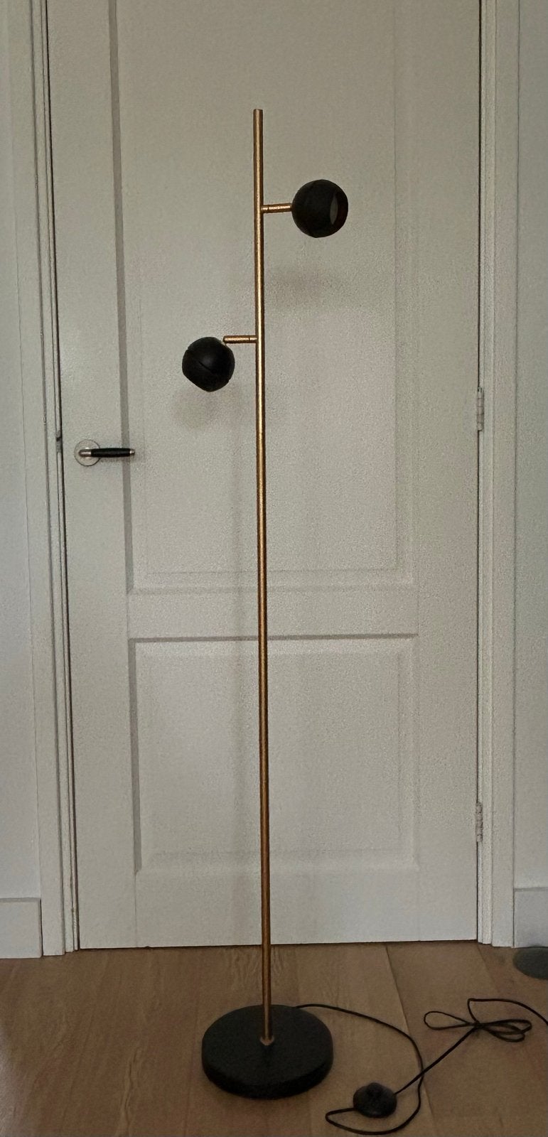 Moderne staande lamp met twee verstelbare spots, 156cm hoog, Ophalen, Zo goed als nieuw, Metaal, 150 tot 200 cm