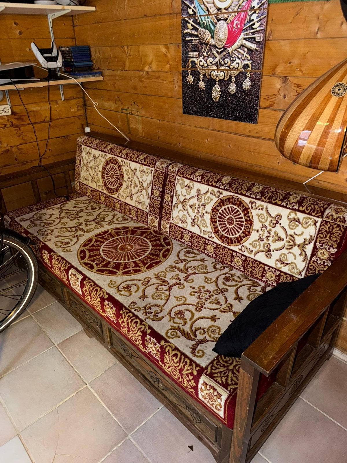 Sark kosesi turks bank met tafel en bijzet, Ophalen of Verzenden, Zo goed als nieuw