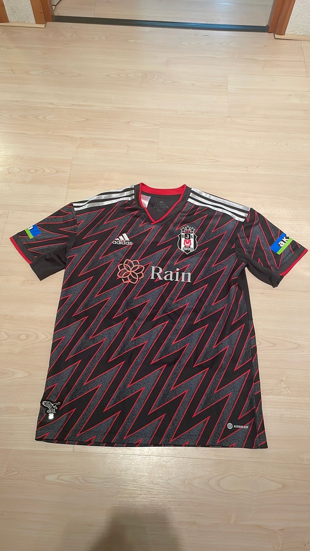 Besiktas uitshirt seizoen 2021-2022, Sport en Fitness, Voetbal, Maat XS of kleiner, Ophalen of Verzenden, Zo goed als nieuw, Shirt