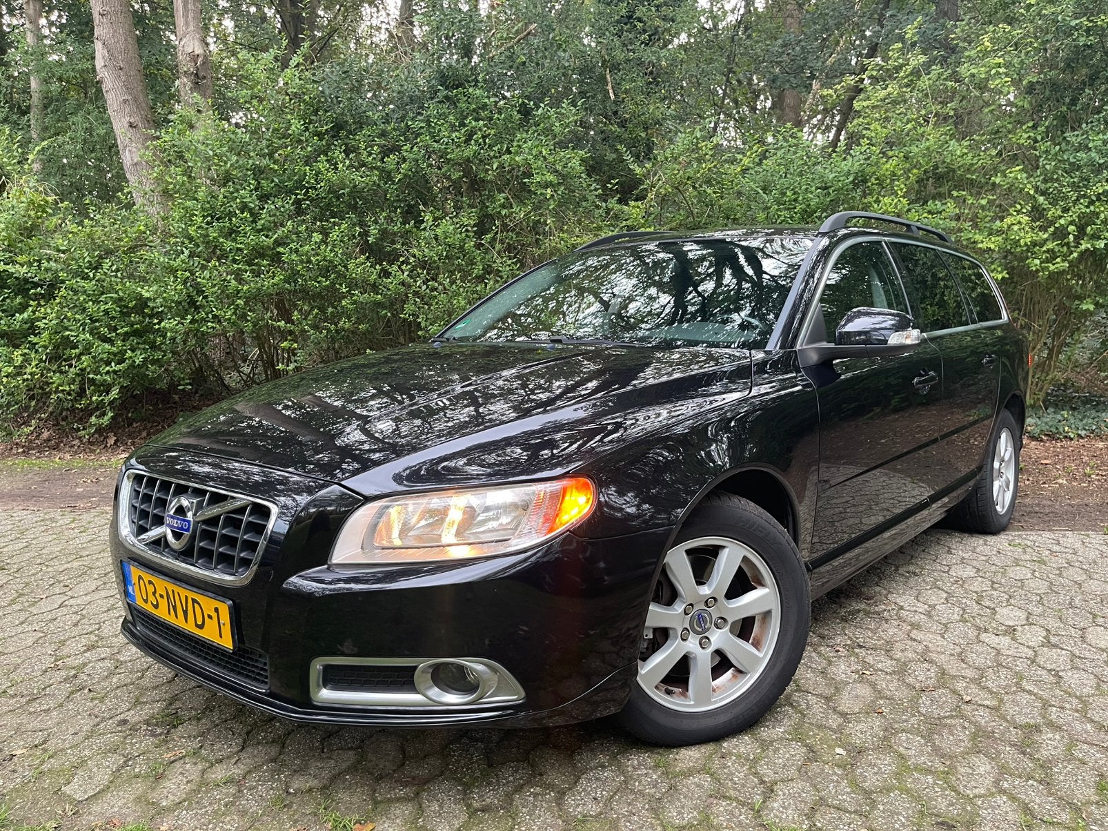 Volvo V70 2.0 T AUTOMAAT 2010 | Nieuwe APK | Goed onderhoude, 1800 kg, 4 cilinders, Leder en Stof, Zwart